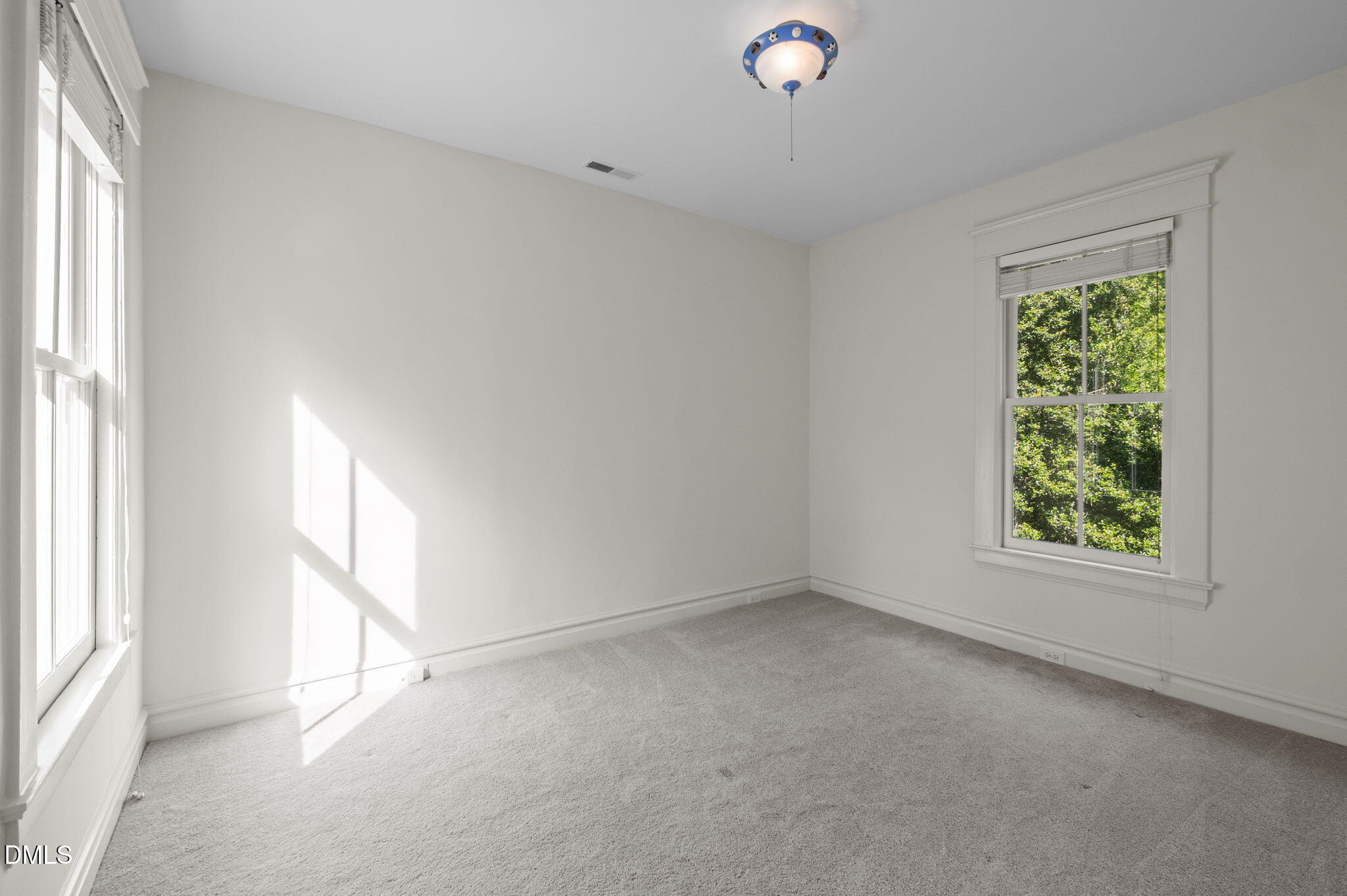 400 Ransom Street Chapel Hill, NC 27516 - Photo 49 of 67 an empty room with a window