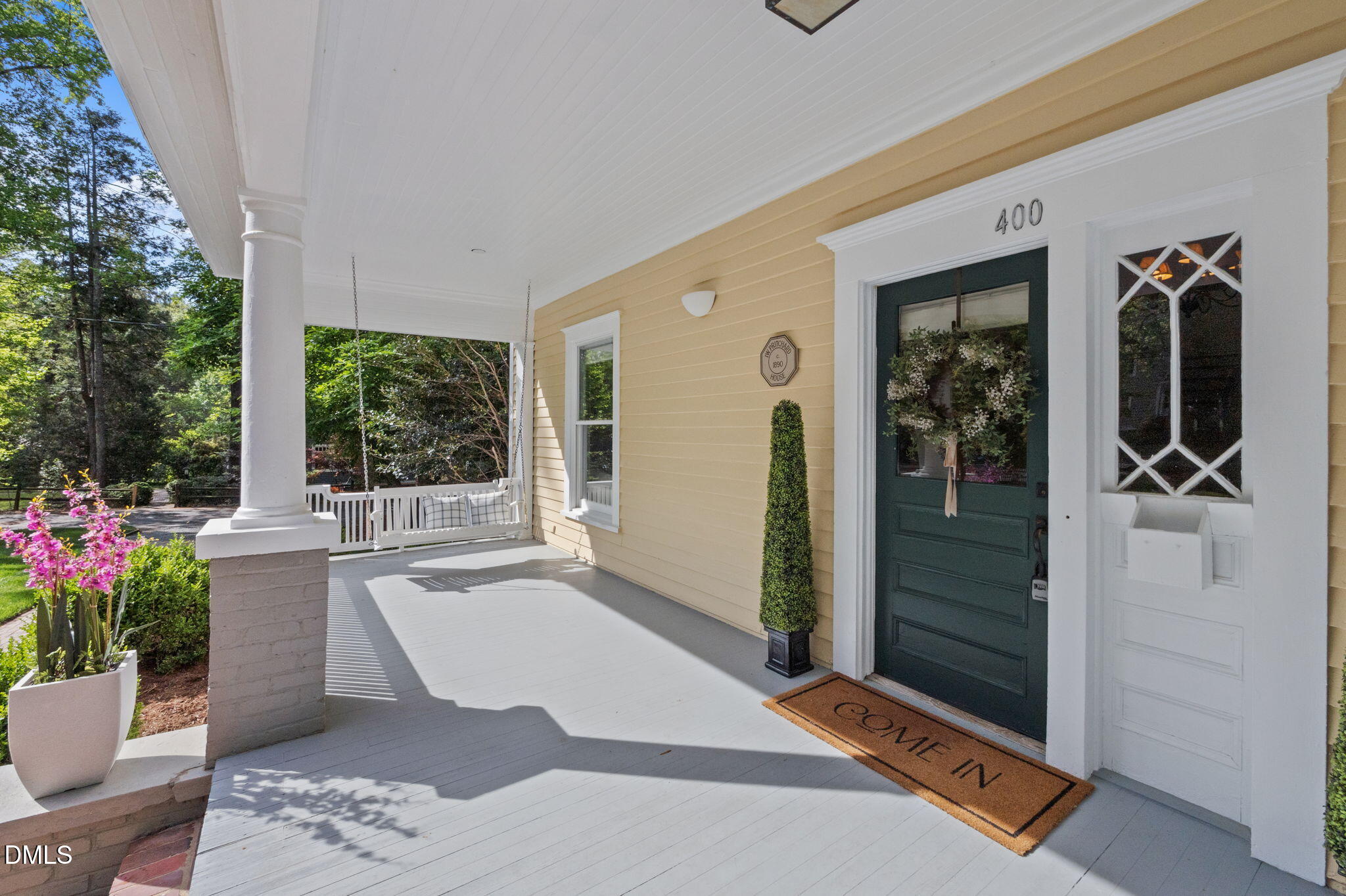 400 Ransom Street Chapel Hill, NC 27516 - Photo 5 of 67 a living room with furniture and a potted plant