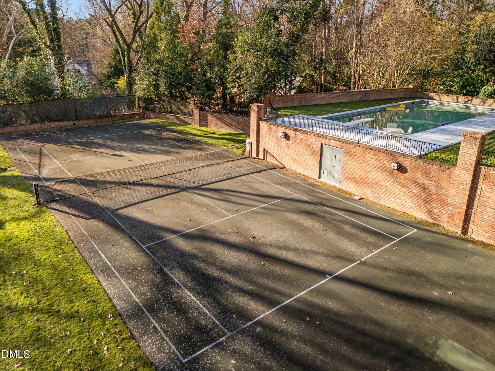 400 Ransom Street Chapel Hill, NC 27516 - Photo 9 of 12 10-web-or-mls-DJI_20251211040423_0011_D