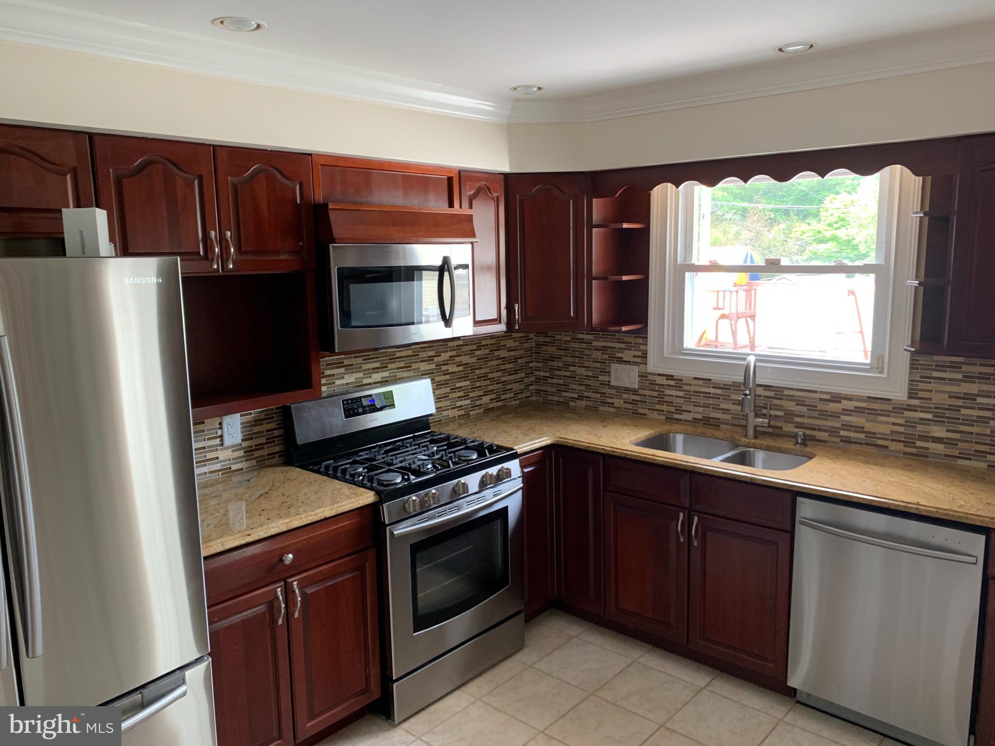 627 Kismet Road Philadelphia, PA 19115 - Photo 2 of 41