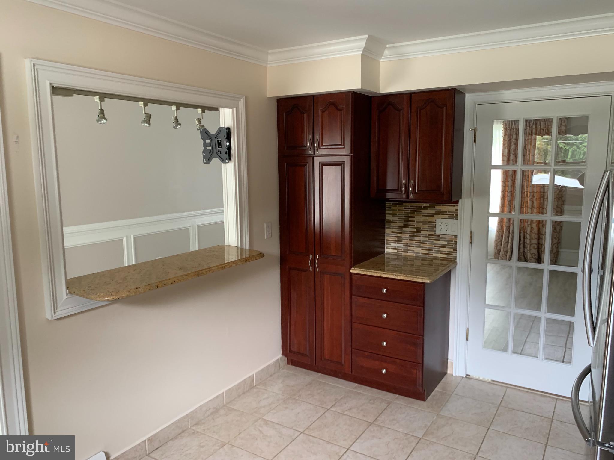 627 Kismet Road Philadelphia, PA 19115 - Photo 3 of 41