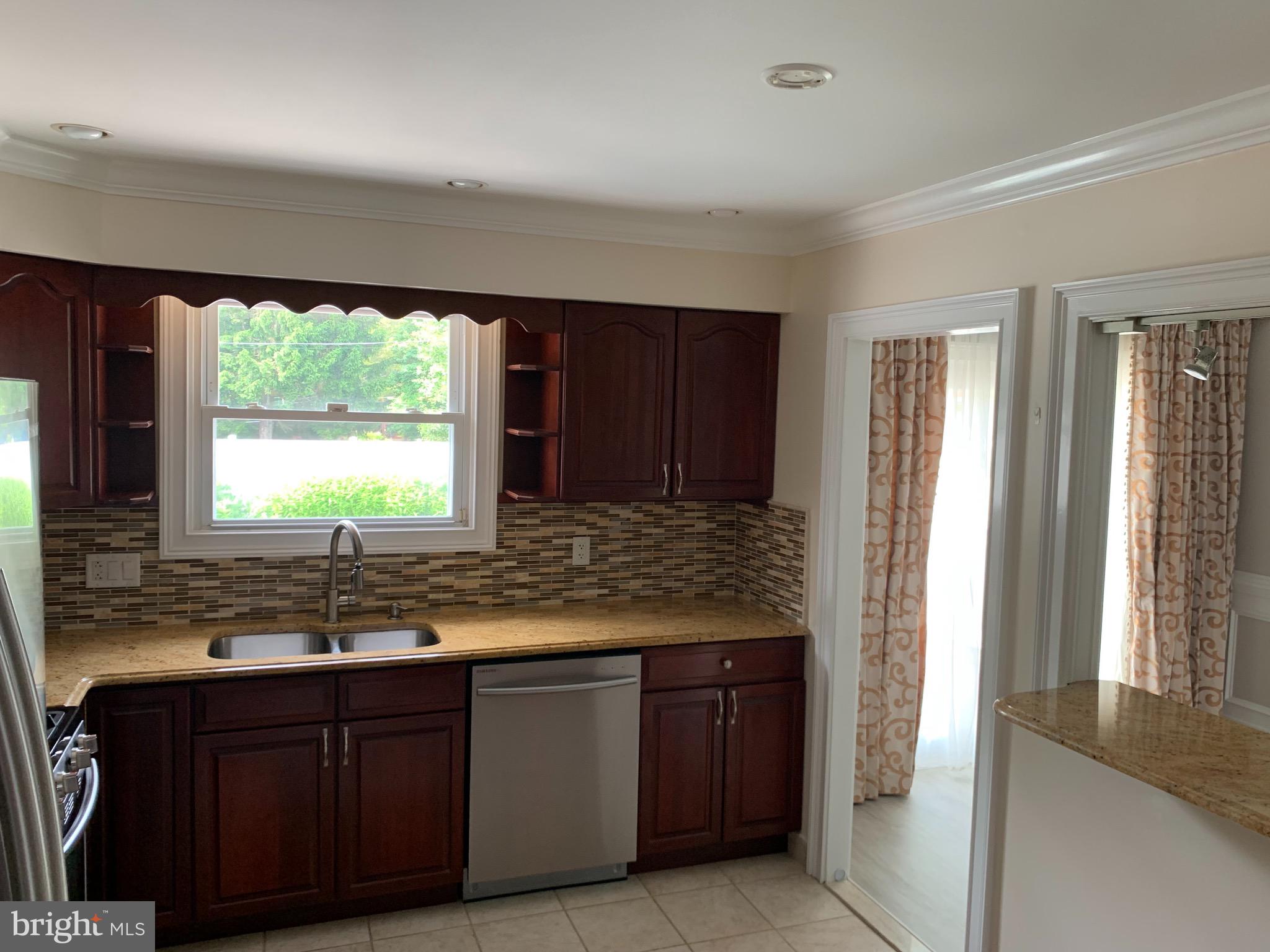 627 Kismet Road Philadelphia, PA 19115 - Photo 4 of 41