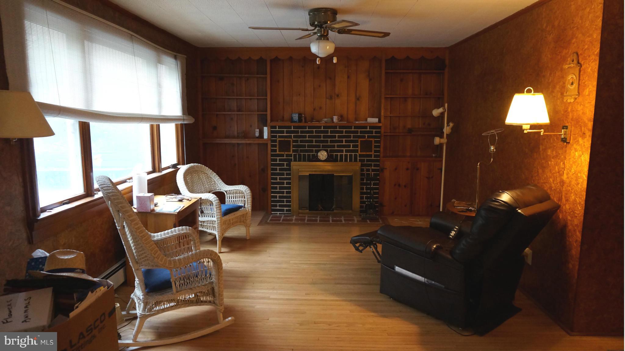 295 Cold Run Valley Road Berkeley Springs, WV 25411 - Photo 8 of 30 Living Room