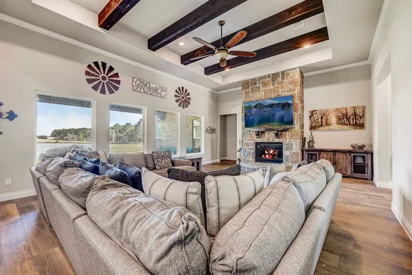 $899,999 | 1705 County Road 211, Anderson, TX 77830