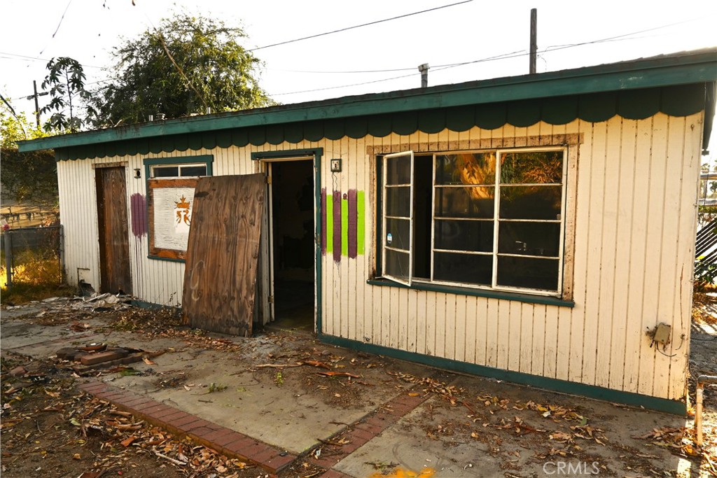 217 Iowa Avenue Riverside, CA 92507 - Photo 3 of 4