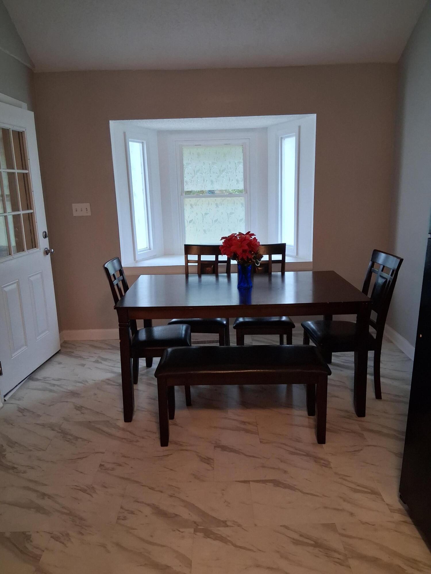 367 Emerald Street Walterboro, SC 29488 - Photo 6 of 12 dinningareamoe