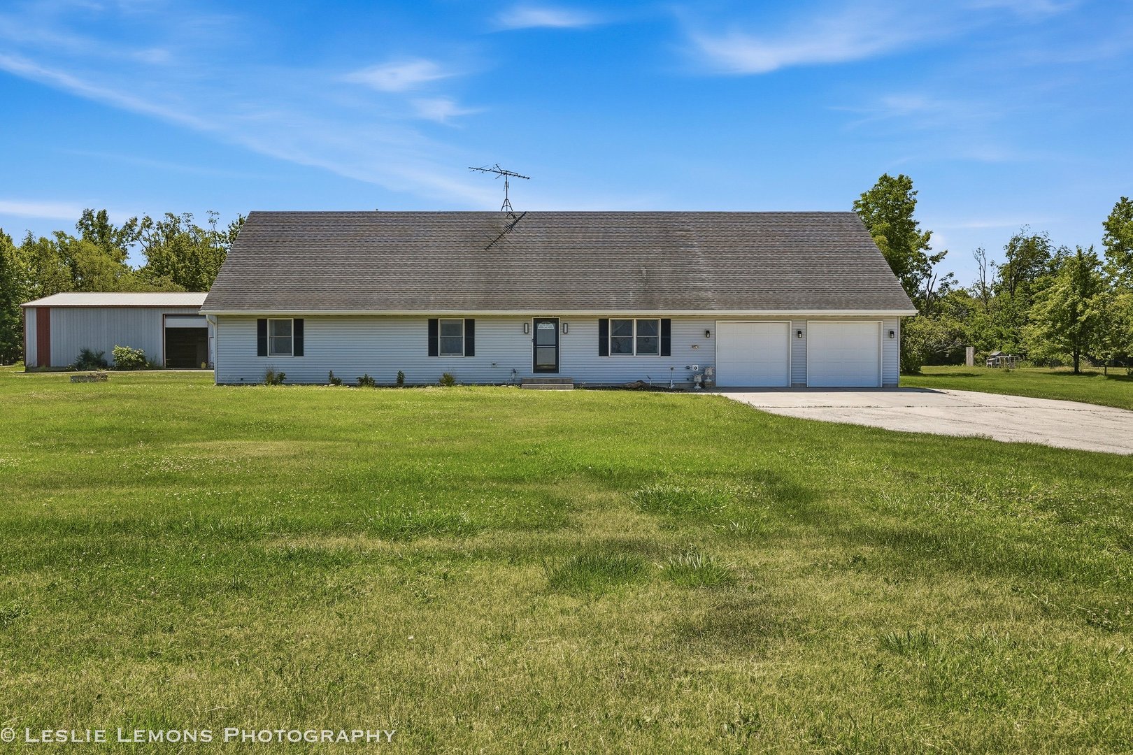 8705 East Pine Bluff Road Coal City, IL 60416 - Photo 2 of 36