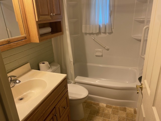 906 40th St Court Moline, IL 61265 - Photo 8 of 17