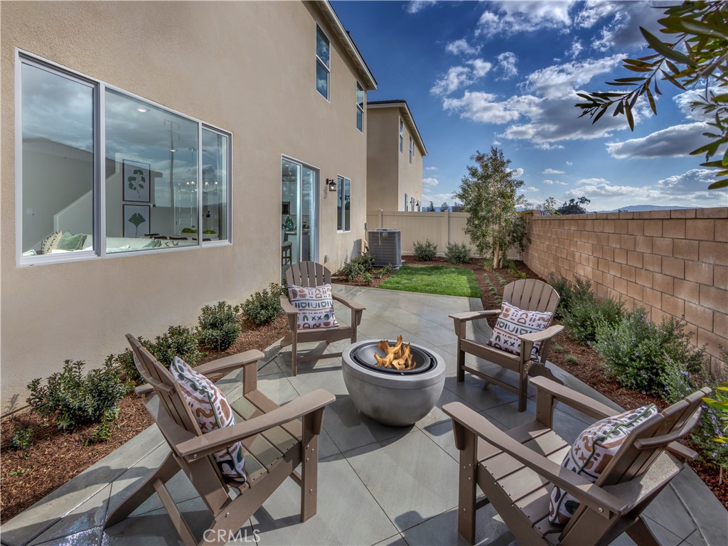 934 Fuchsia Circle Redlands, CA 92374 - Photo 5 of 16 Photo is not of the actual home, but is an inspirational photo of builder’s model home and may depict options, furnishings, and/or decorator features that are not included