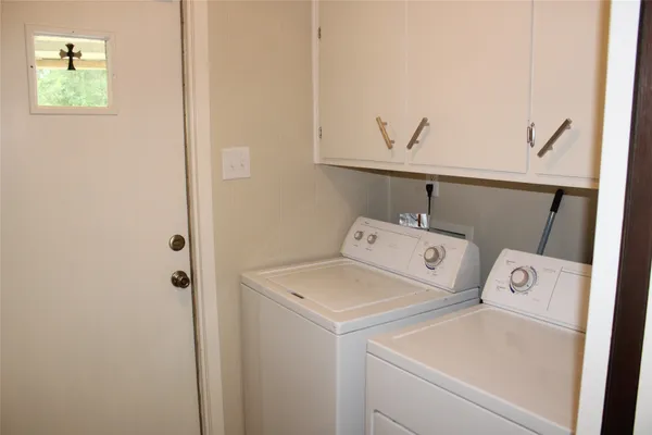 $229,900 | 708 1st Street, Winnie, TX 77665