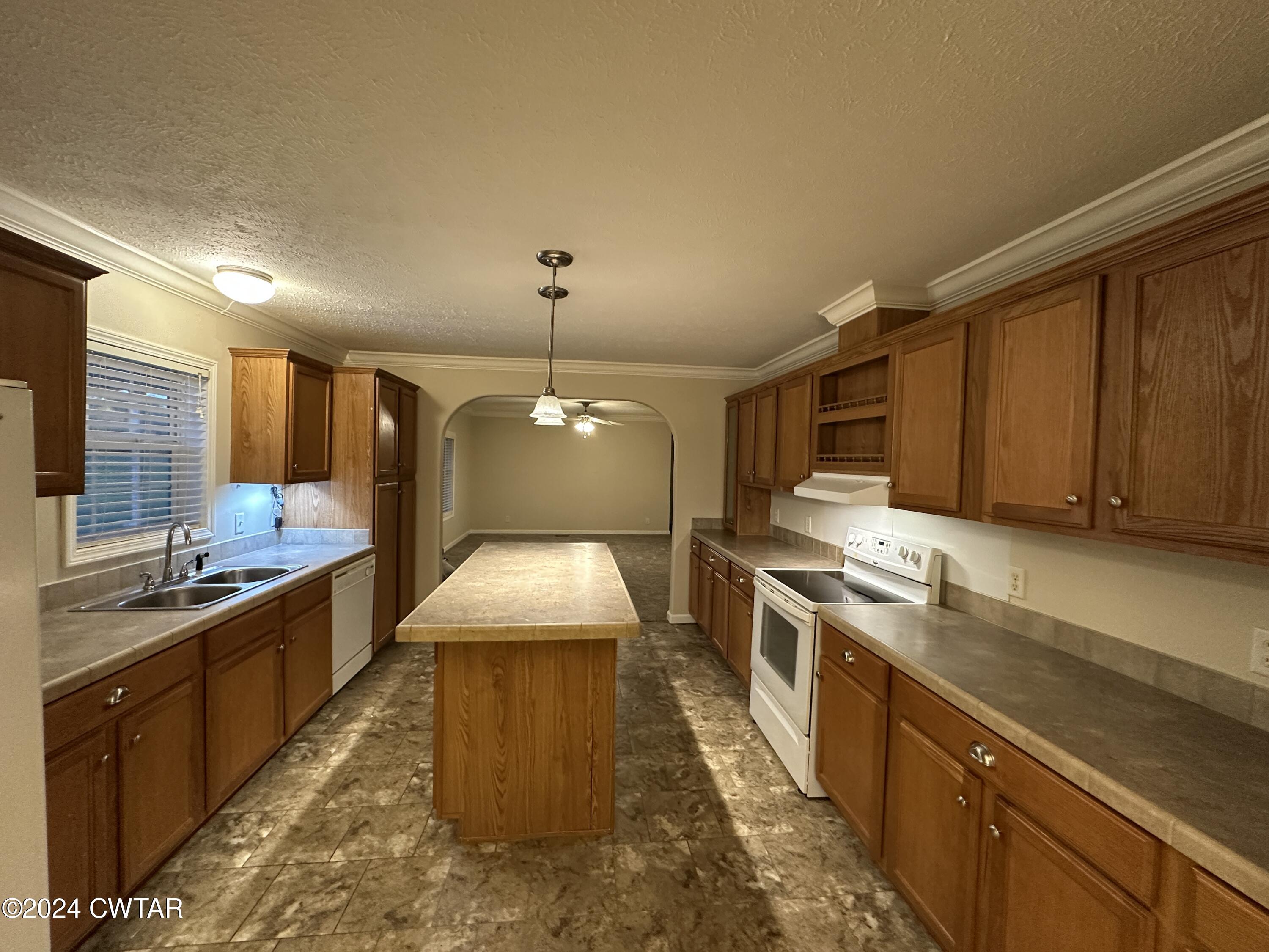 404 Poplar Corner Road Trenton, TN 38382 - Photo 6 of 23 IMG_3611 2
