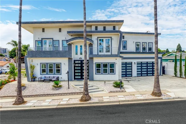 $2,988,000 | 7702 Alberta Drive, Huntington Beach, CA 92648
