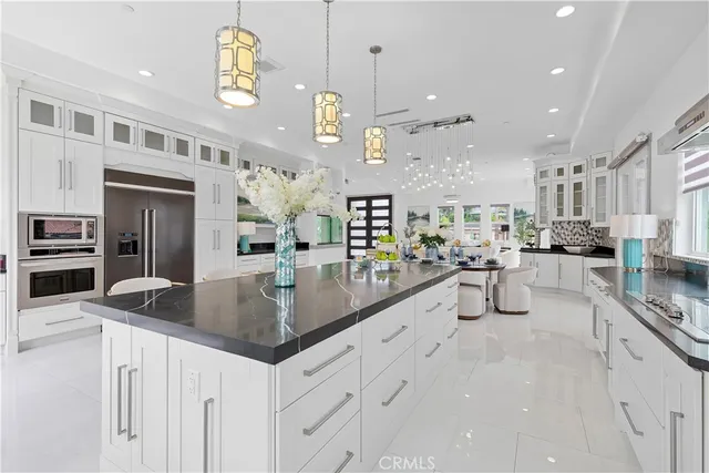 $2,988,000 | 7702 Alberta Drive, Huntington Beach, CA 92648