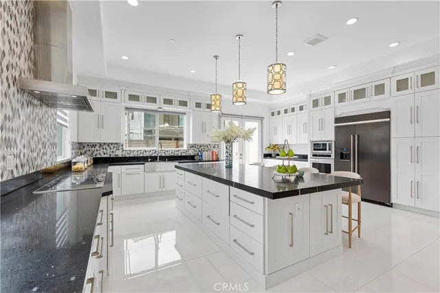 $2,988,000 | 7702 Alberta Drive, Huntington Beach, CA 92648