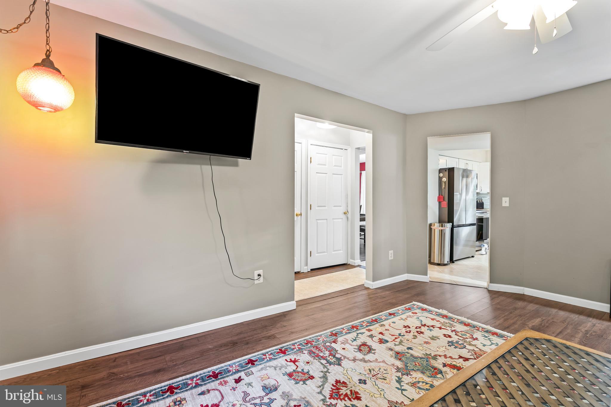 18347 Manor Church Road Boonsboro, MD 21713 - Photo 16 of 68 Living room