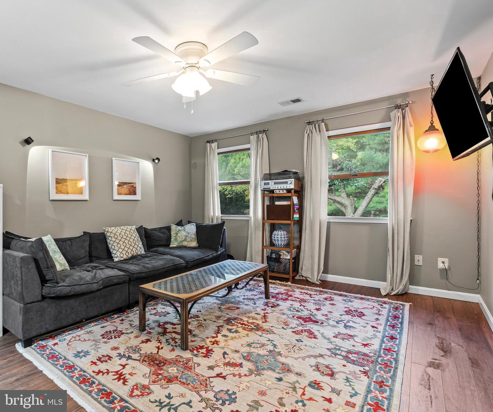 18347 Manor Church Road Boonsboro, MD 21713 - Photo 18 of 70 Living room