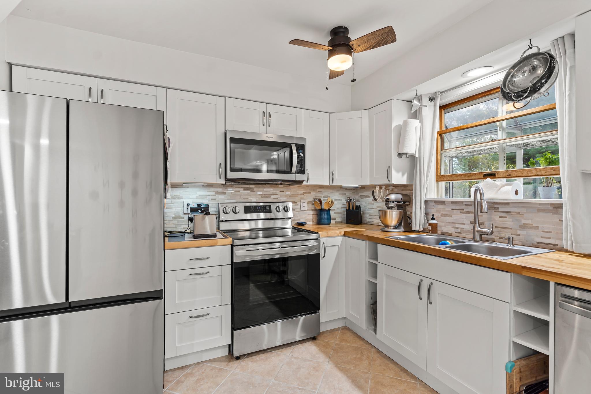 18347 Manor Church Road Boonsboro, MD 21713 - Photo 23 of 68 Main kitchen