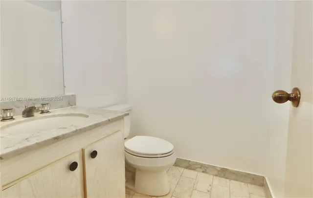 $2,400 | 2401 South Ocean Drive, Unit 806, Hollywood, FL 33019