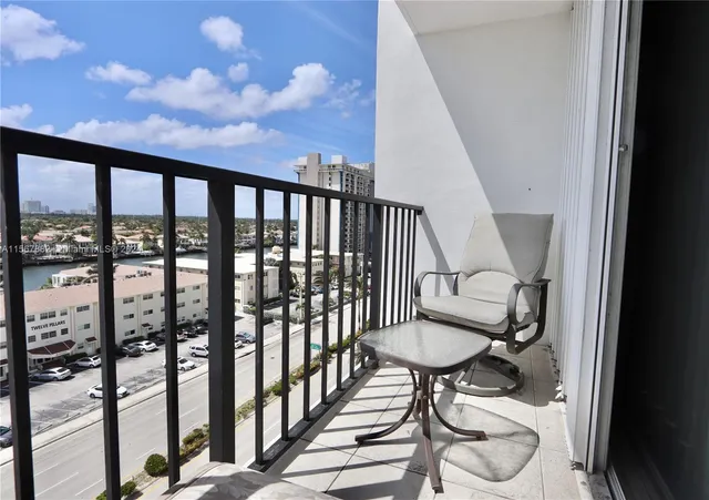 $2,400 | 2401 South Ocean Drive, Unit 806, Hollywood, FL 33019