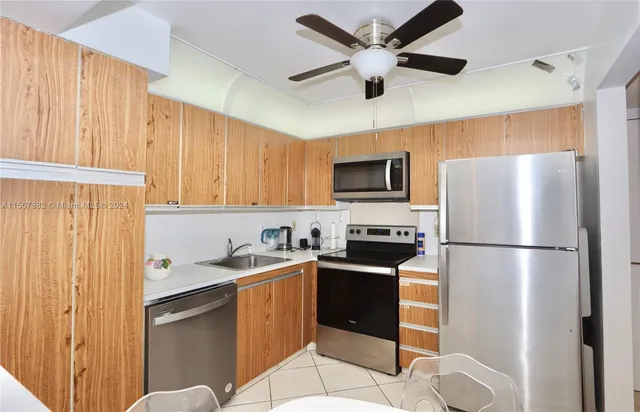 $2,400 | 2401 South Ocean Drive, Unit 806, Hollywood, FL 33019