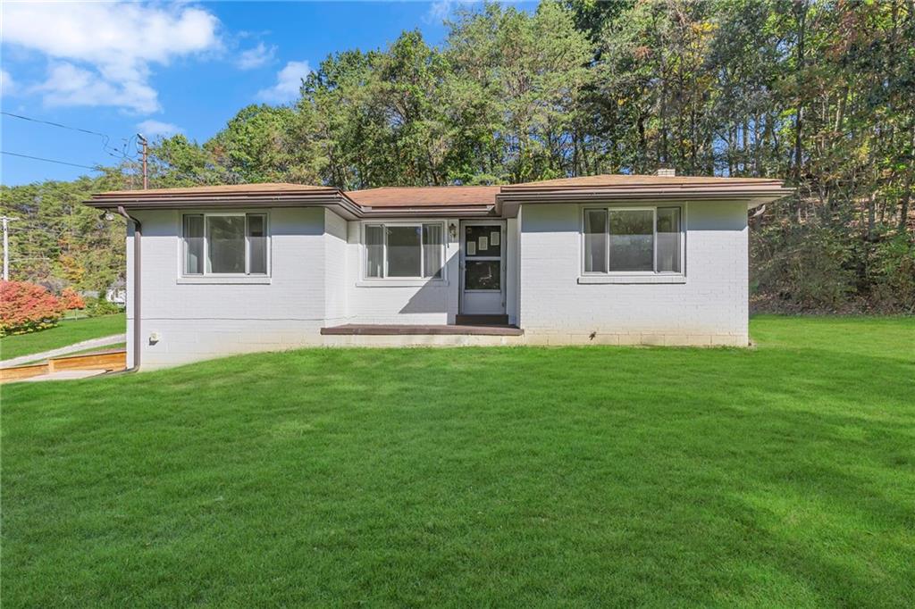 Welcome to 584 Chapel Rd in the heart of Center Twp!