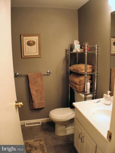 5218 Eliots Oak Road Columbia, MD 21044 - Photo 16 of 30 Bath #1