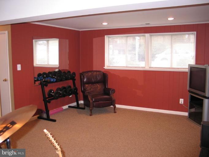 5218 Eliots Oak Road Columbia, MD 21044 - Photo 17 of 30 Family Room
