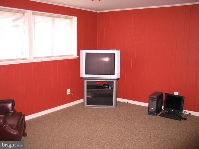 5218 Eliots Oak Road Columbia, MD 21044 - Photo 18 of 30 Family Room #2