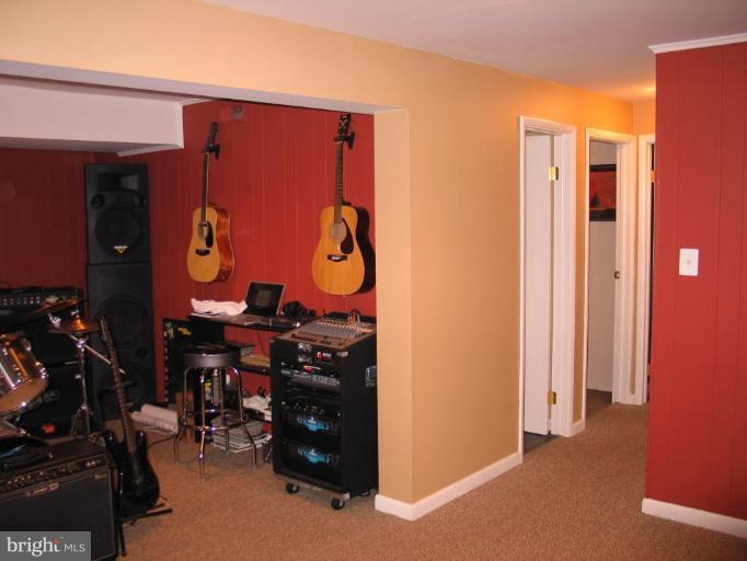 5218 Eliots Oak Road Columbia, MD 21044 - Photo 19 of 30 Family Room #3
