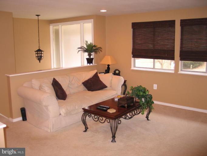 5218 Eliots Oak Road Columbia, MD 21044 - Photo 6 of 30 Living Room
