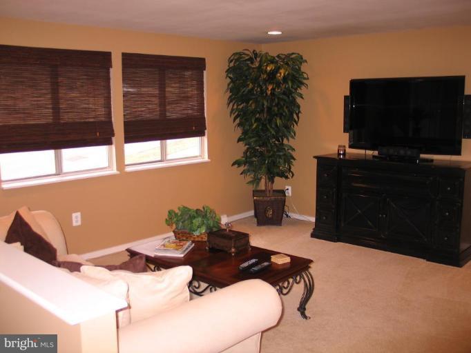 5218 Eliots Oak Road Columbia, MD 21044 - Photo 7 of 30 Living Room #2