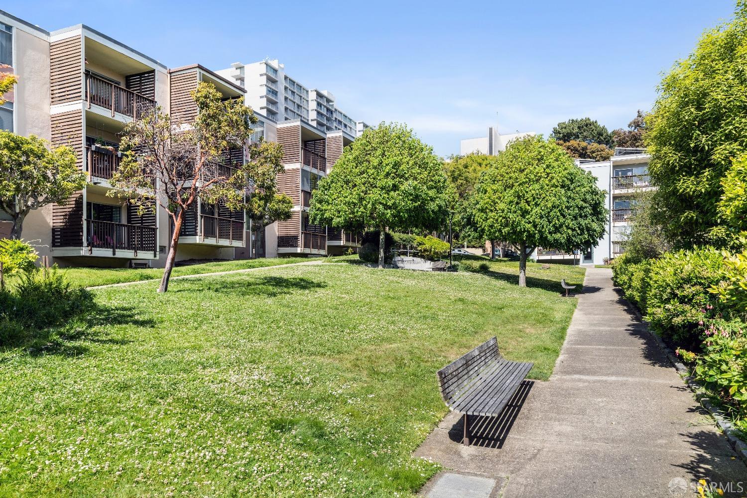 30 Quickstep Lane, Unit 3 San Francisco, CA 94115 - Photo 18 of 20 a view of a back yard