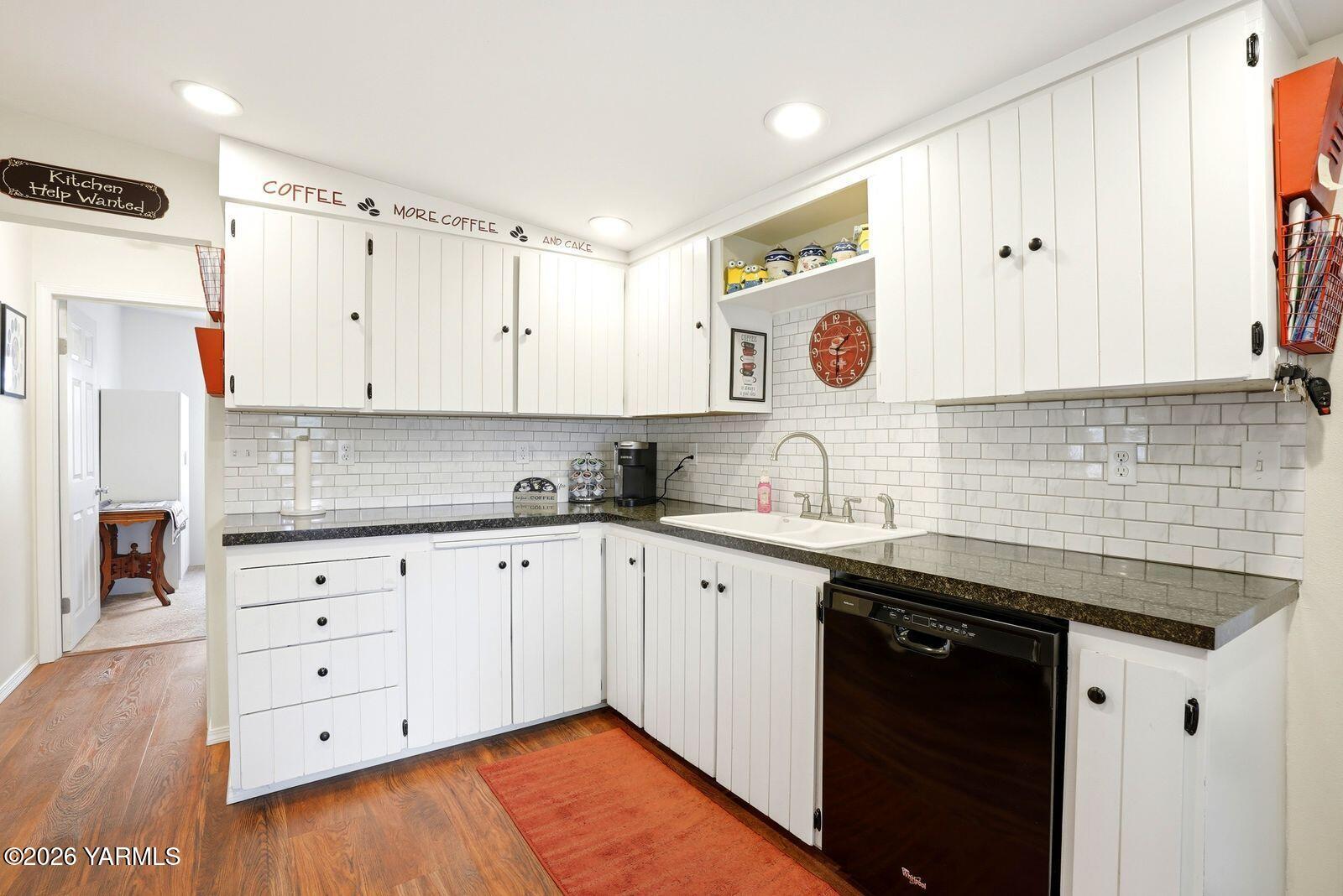 360 McPhee Road Naches, WA 98937 - Photo 6 of 25 8 Kitchen