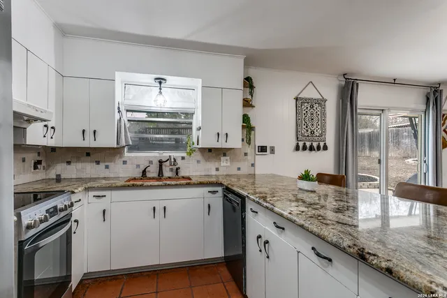 $325,000 | 2815 Gainesborough Drive, San Antonio, TX 78230