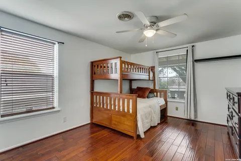 $325,000 | 2815 Gainesborough Drive, San Antonio, TX 78230