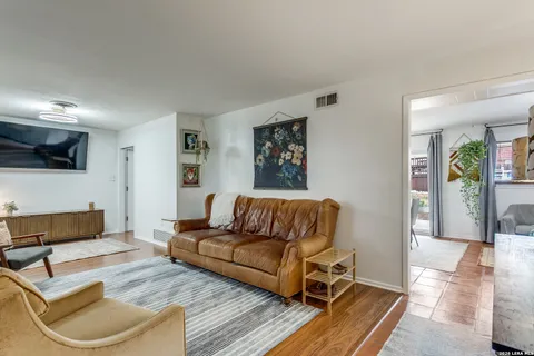 $325,000 | 2815 Gainesborough Drive, San Antonio, TX 78230