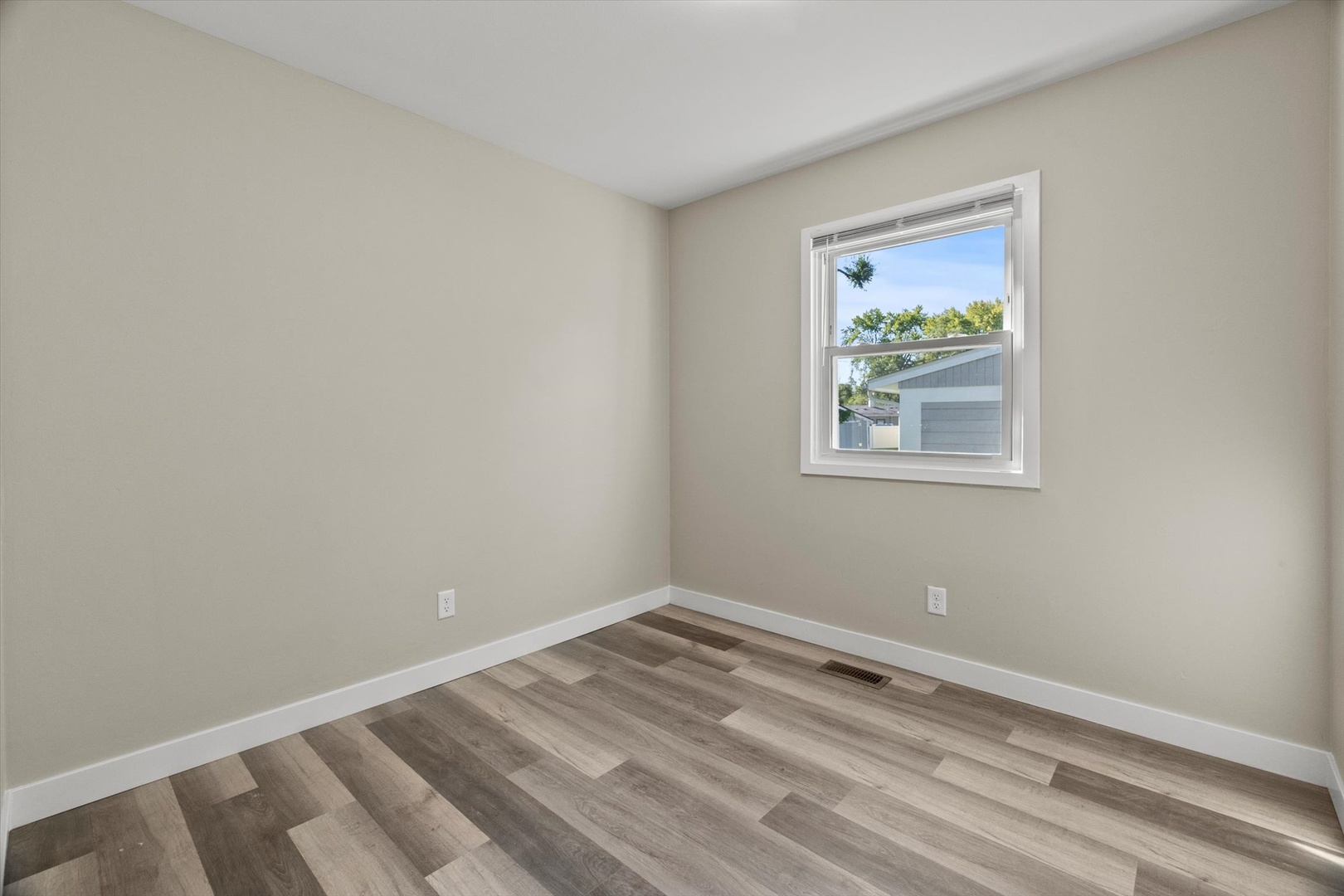 1208 Hague Street Joliet, IL 60432 - Photo 11 of 27