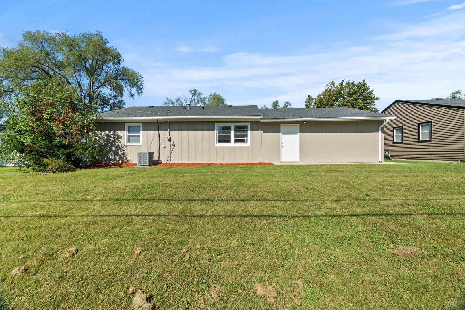 1208 Hague Street Joliet, IL 60432 - Photo 2 of 27