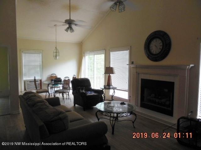33 Linwood Road Senatobia, MS 38668 - Photo 2 of 34 DSCN0851 - Copy