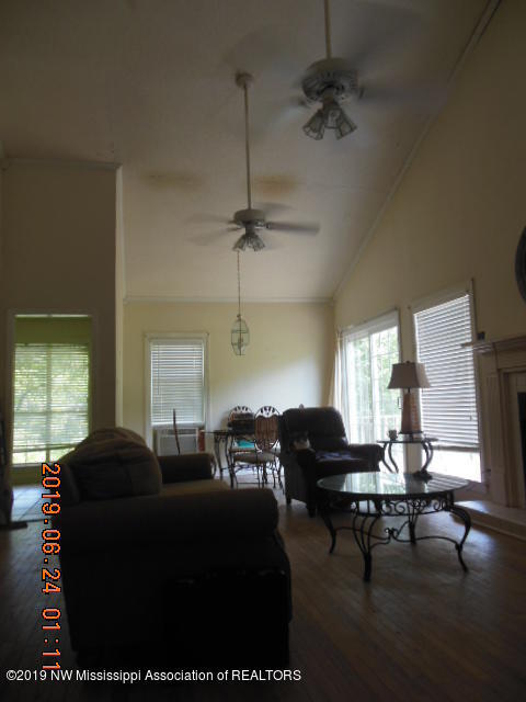 33 Linwood Road Senatobia, MS 38668 - Photo 4 of 34 DSCN0849