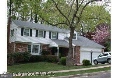Lovely Colonial backing to Woods