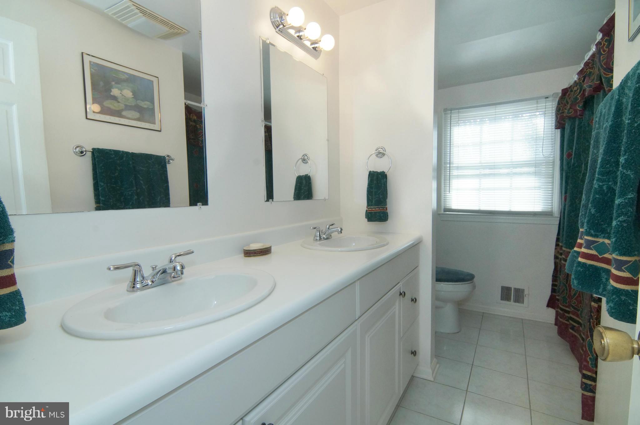 8023 Langbrook Road Springfield, VA 22152 - Photo 25 of 30 Upstairs hall Bath