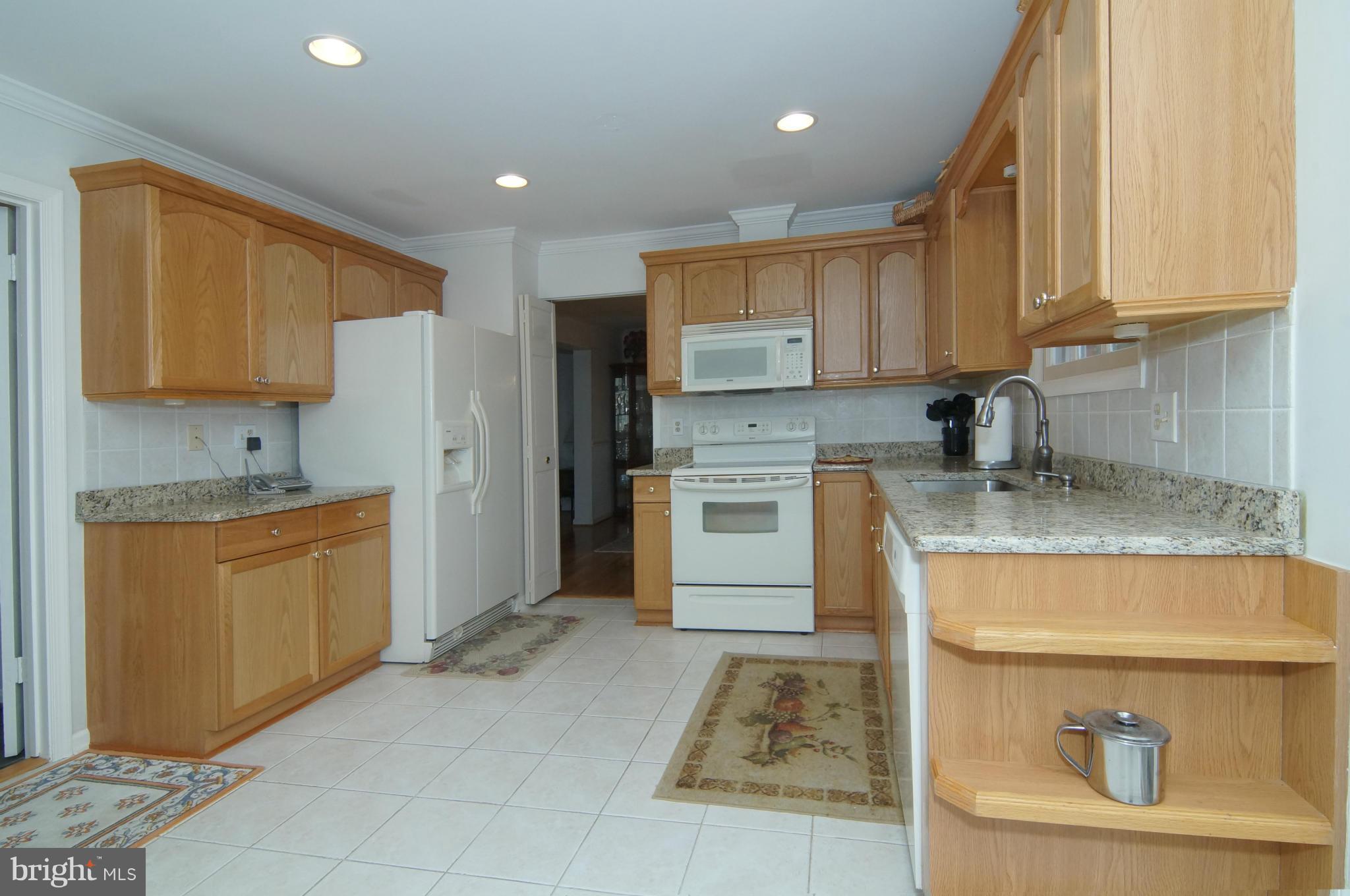 Remodeled Kitchen w/granite counters