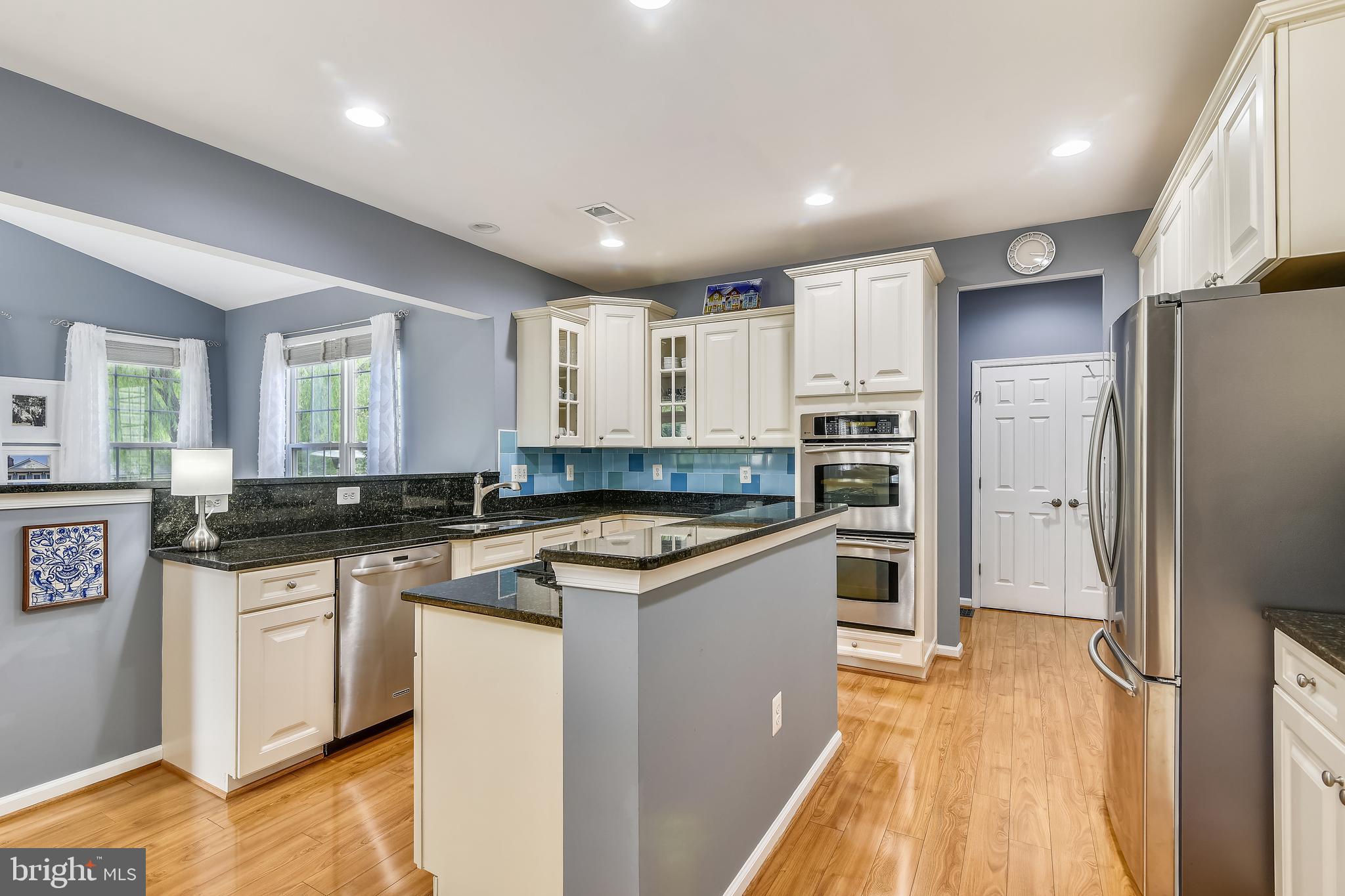 25853 Spring Farm Circle Chantilly, VA 20152 - Photo 11 of 80 Plenty of Room For The Chef's- Double Ovens