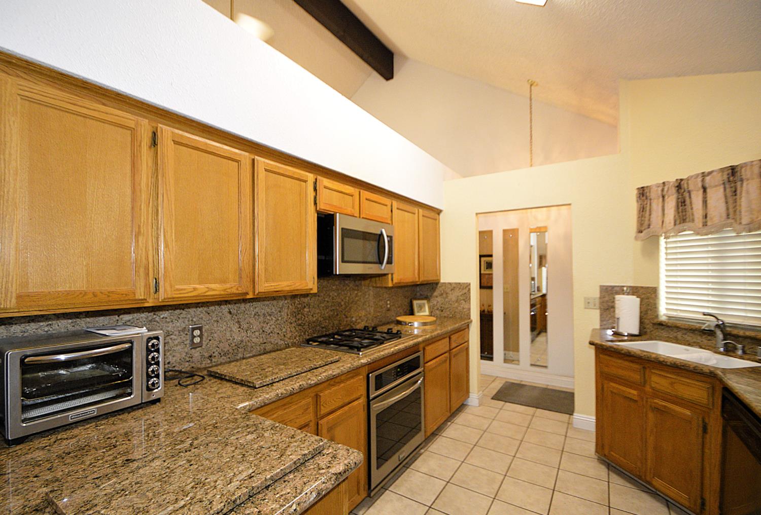 2037 East Decatur Avenue Fresno, CA 93720 - Photo 11 of 42