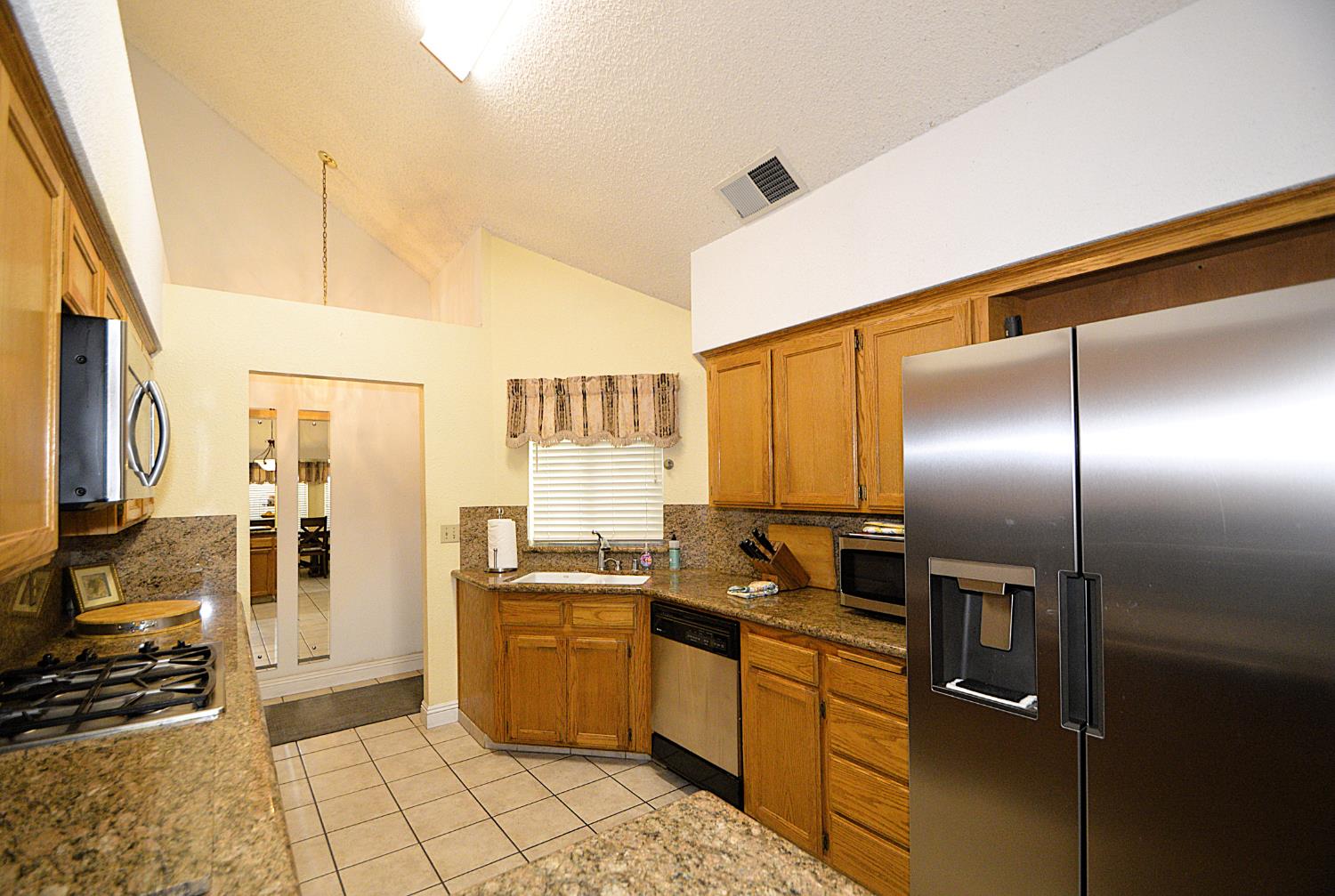 2037 East Decatur Avenue Fresno, CA 93720 - Photo 12 of 42