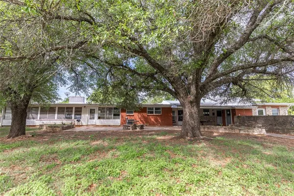 $1,250,000 | 1025 Highway 281, Stephenville, TX 76401