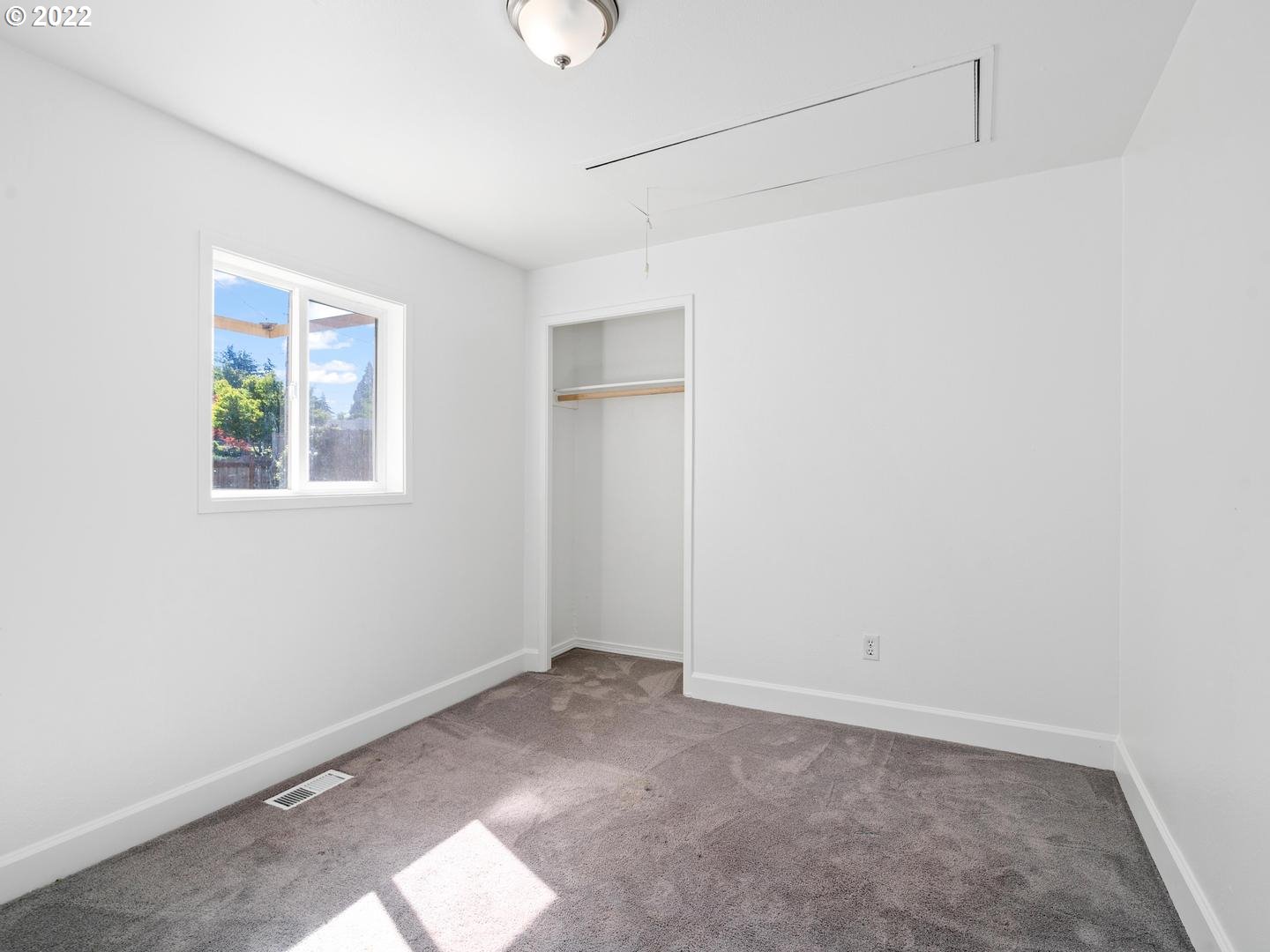 3200 Southeast Loeffelman Road Milwaukie, OR 97222 - Photo 17 of 32 an empty room with windows