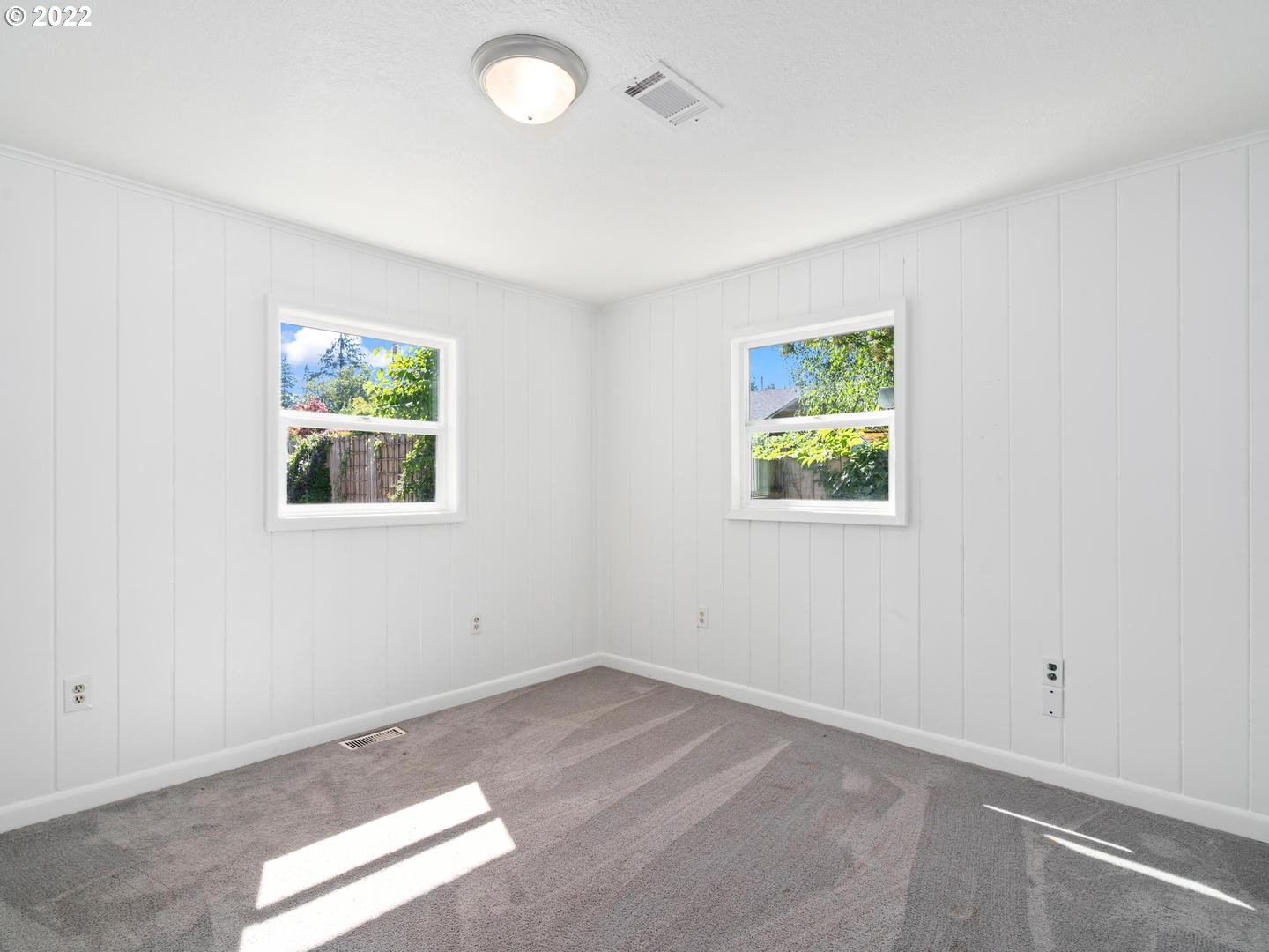3200 Southeast Loeffelman Road Milwaukie, OR 97222 - Photo 18 of 32 an empty room with windows