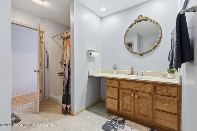 $459,000 | 76 Rundall Lane, Jermyn, PA 18433